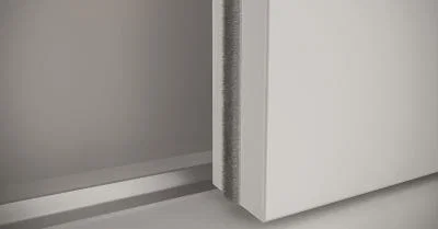 Samolepiaca protiprachová kefa do 3 dverových šatňových skríň - Biela