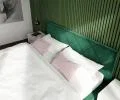 Čalúnená posteľ CARO 160x200 s kovovým zdvižným roštom ZELENA