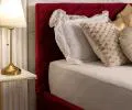 Čalúnená posteľ ELEGANTE 160x200 Vínová Paris s úložným priestorom kovový rošt