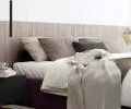 Čalúnená posteľ ORLANDO 180x200 Tmavo fialová PARIS s úložným priestorom kovový rošt